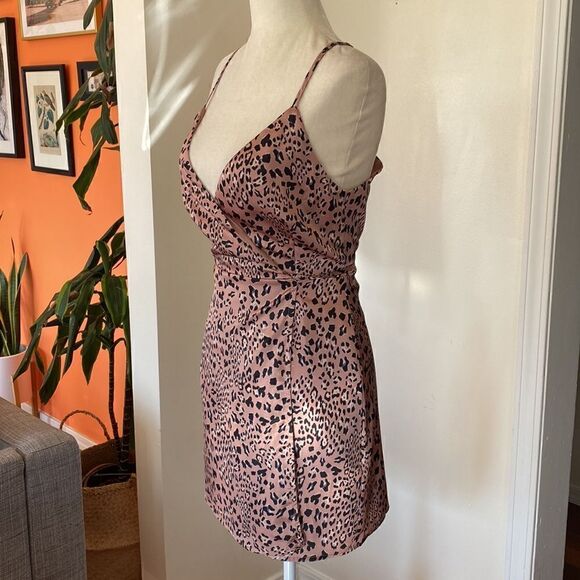 Showpo Leopard Print Mini Sleeveless Wrap Dress Size 2 - Picture 4 of 10